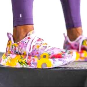 No Bull translucent floral Runner+ Women’s 8.5/ Men’s 7